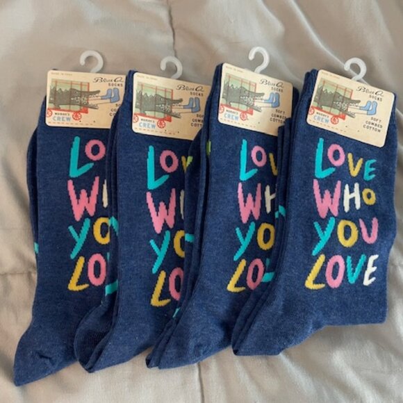 NWT Women's Socks Bundle 4 x Blue Q Crew Love Who You Love $60 Great Gifts SALE - Picture 7 of 9